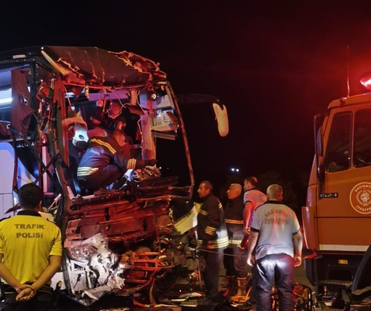 Gaziantep'te Otobüs-Tır Çarpışması: 2 Ölü, 22 Yaralı