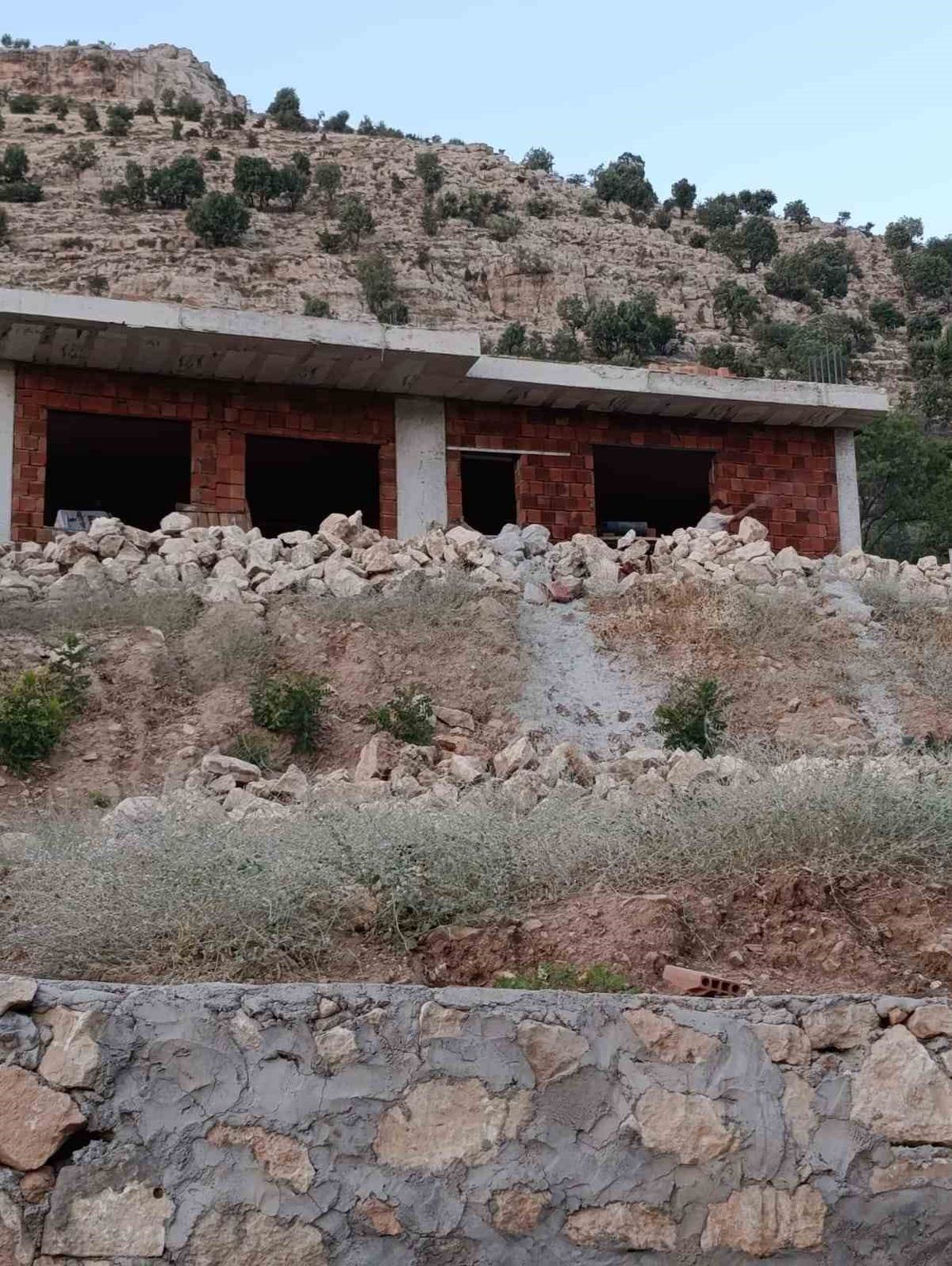 Gercüş'te İnşaat Ustası İskeleden Düşerek Ağır Yaralandı