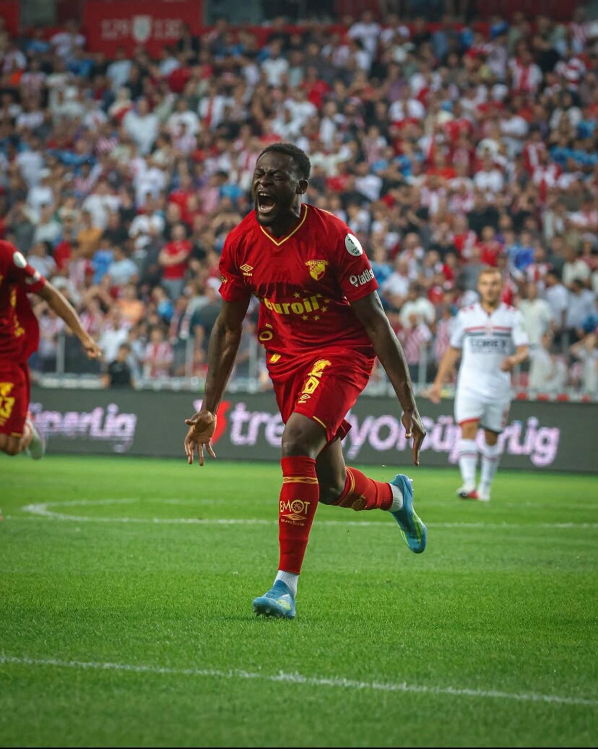 Göztepe-Samsunspor 3-3: Gol Düellosunda Nefesler Kesildi