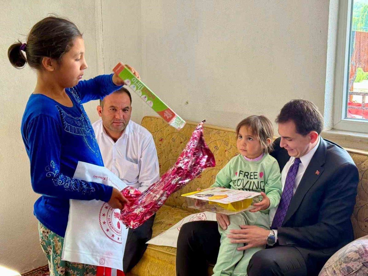 Kaymakam Atam, Kurtdere Köyü'nde Çam Ailesini Ziyaret Etti
