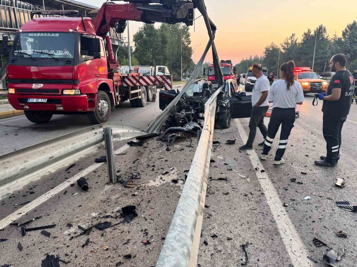 Kontrolden çıkan otomobil bariyerlere çarptı: 1 ölü