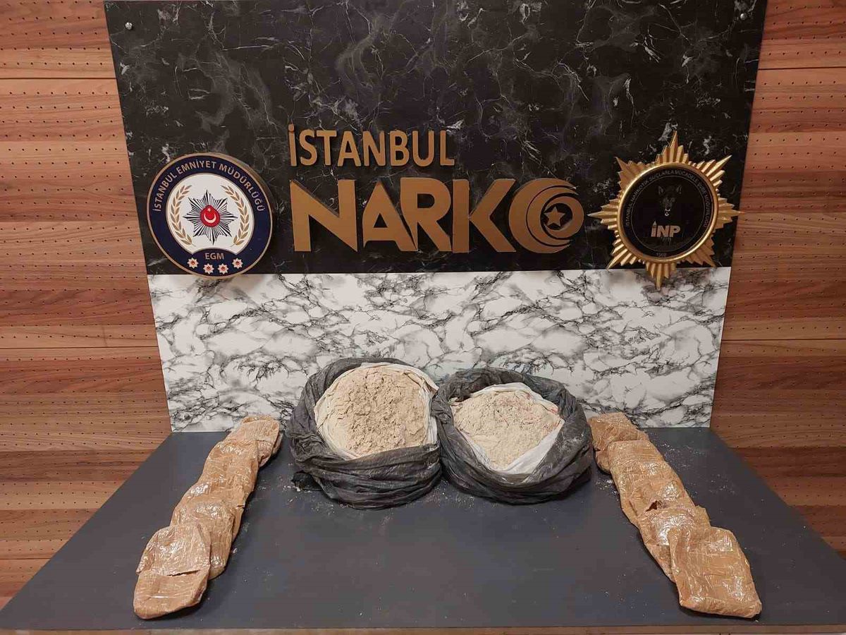 Fatih'te Narkotik Operasyonu: 2 Gözaltı, 14 Kilo Eroin
