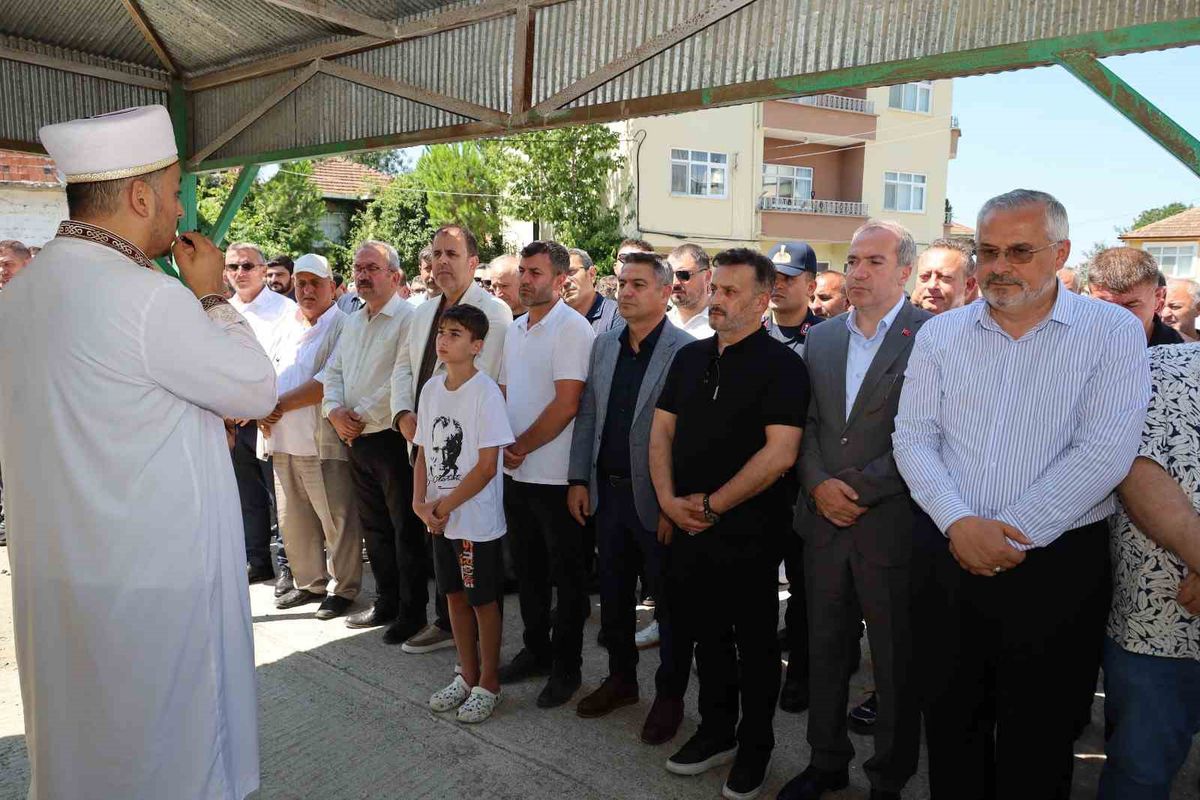 Bafra'da Sulama Kanalına Düşen Otomobilde Kaybolan Genç Son Yolculuğuna Uğurlandı
