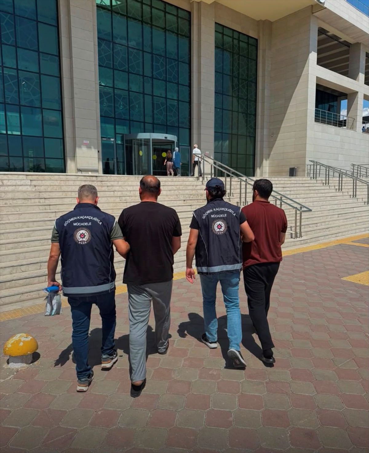Kırıkkale’de 10 Düzensiz Göçmen Yakalandı, 2 Şüpheli Gözaltında