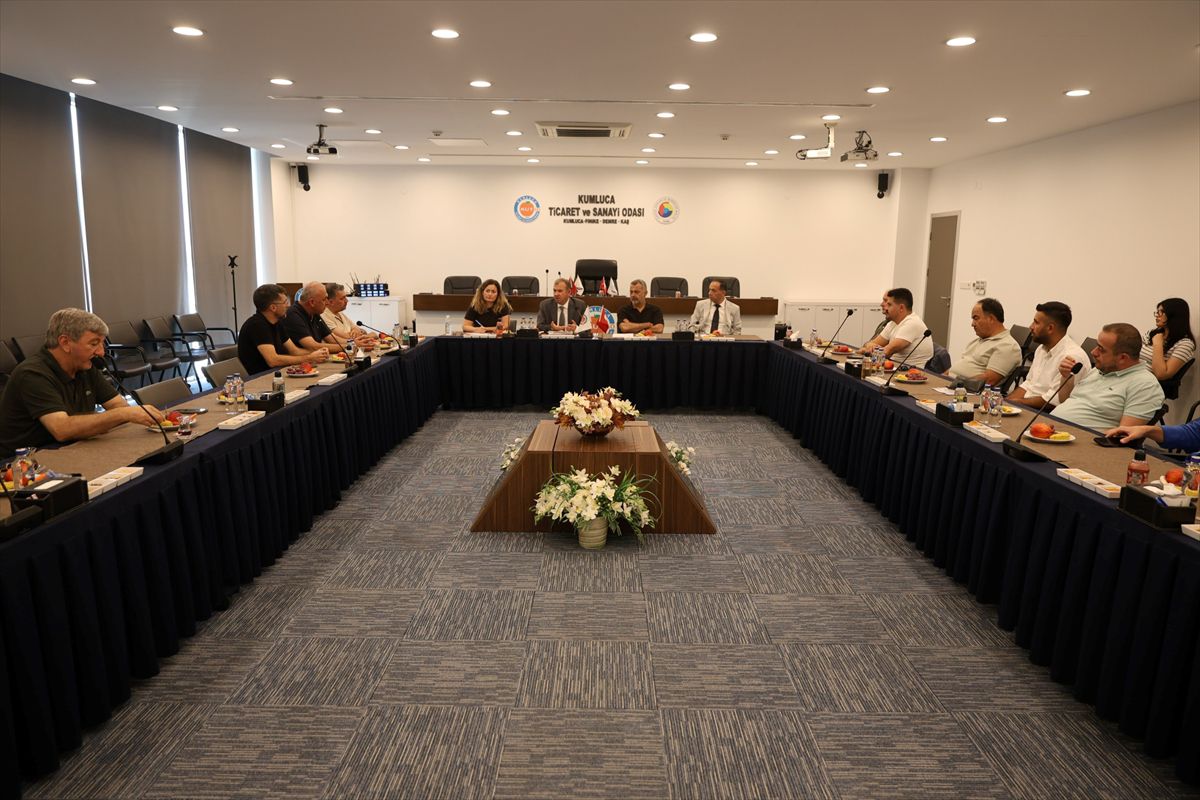 Kumluca'da yaş sebze ve meyve ihracatında gümrük süreçleri masaya yatırıldı