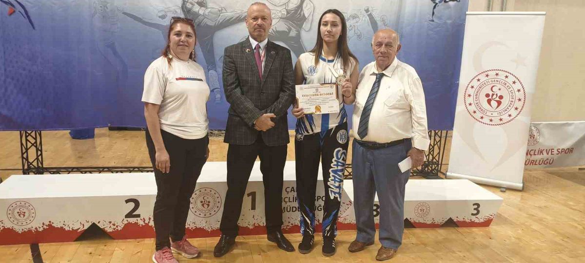 Kütahyalı Elif Kaya Savate Şampiyonasında Altın Madalya Kazandı