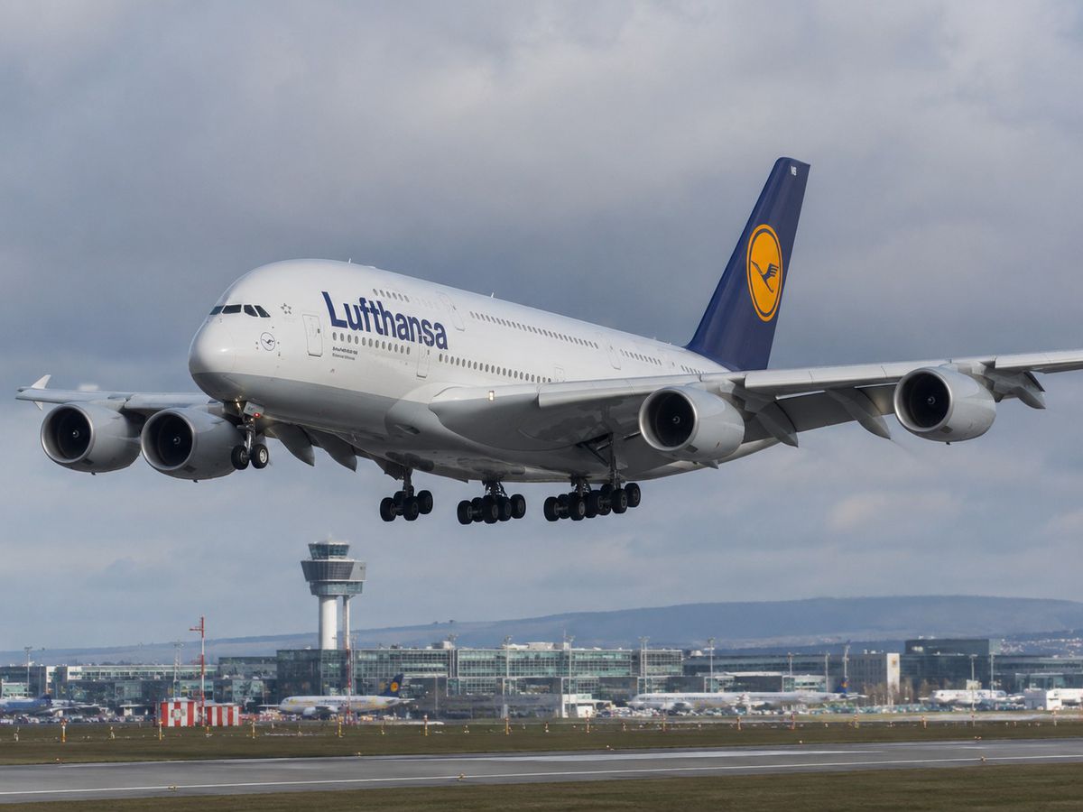 Münih'te A380 Pist Işıklarına Çarptı: 351 Yolcu Tahliye Edildi