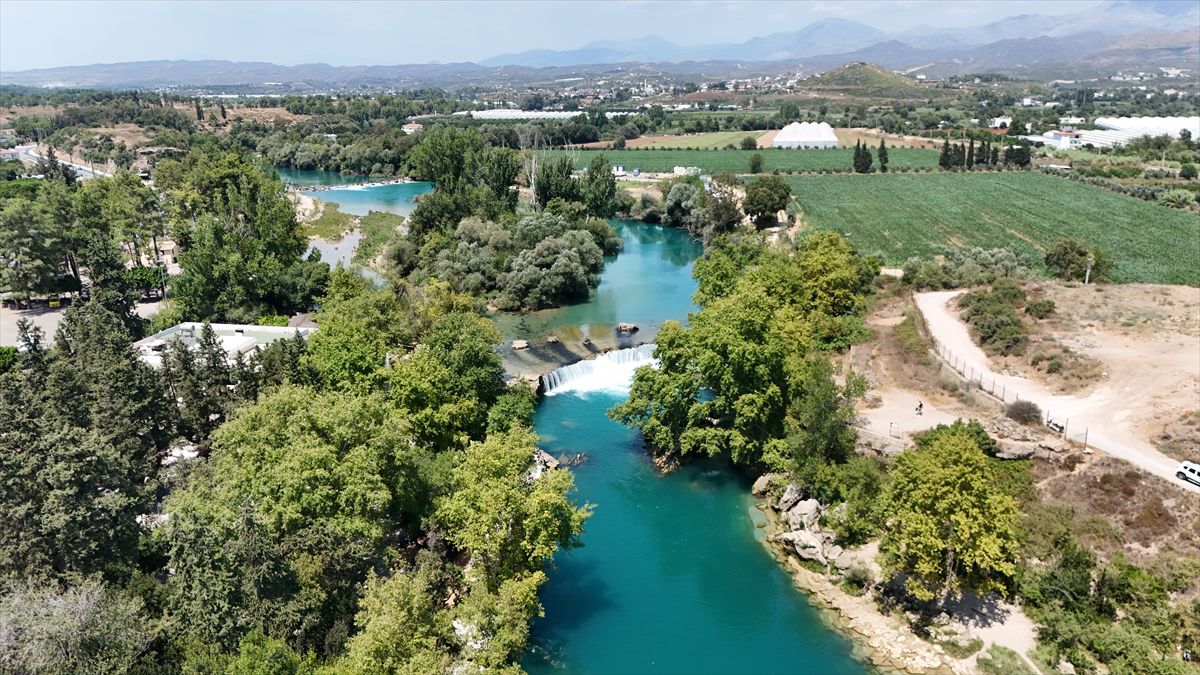 Manavgat Şelalesi Yaz Aylarında Turistlerin Rotasında