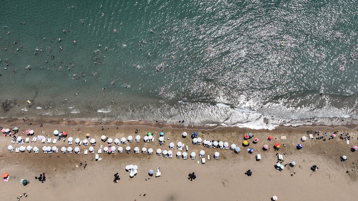 Mersin'de Sıcak Hava Sahilleri Doldurdu