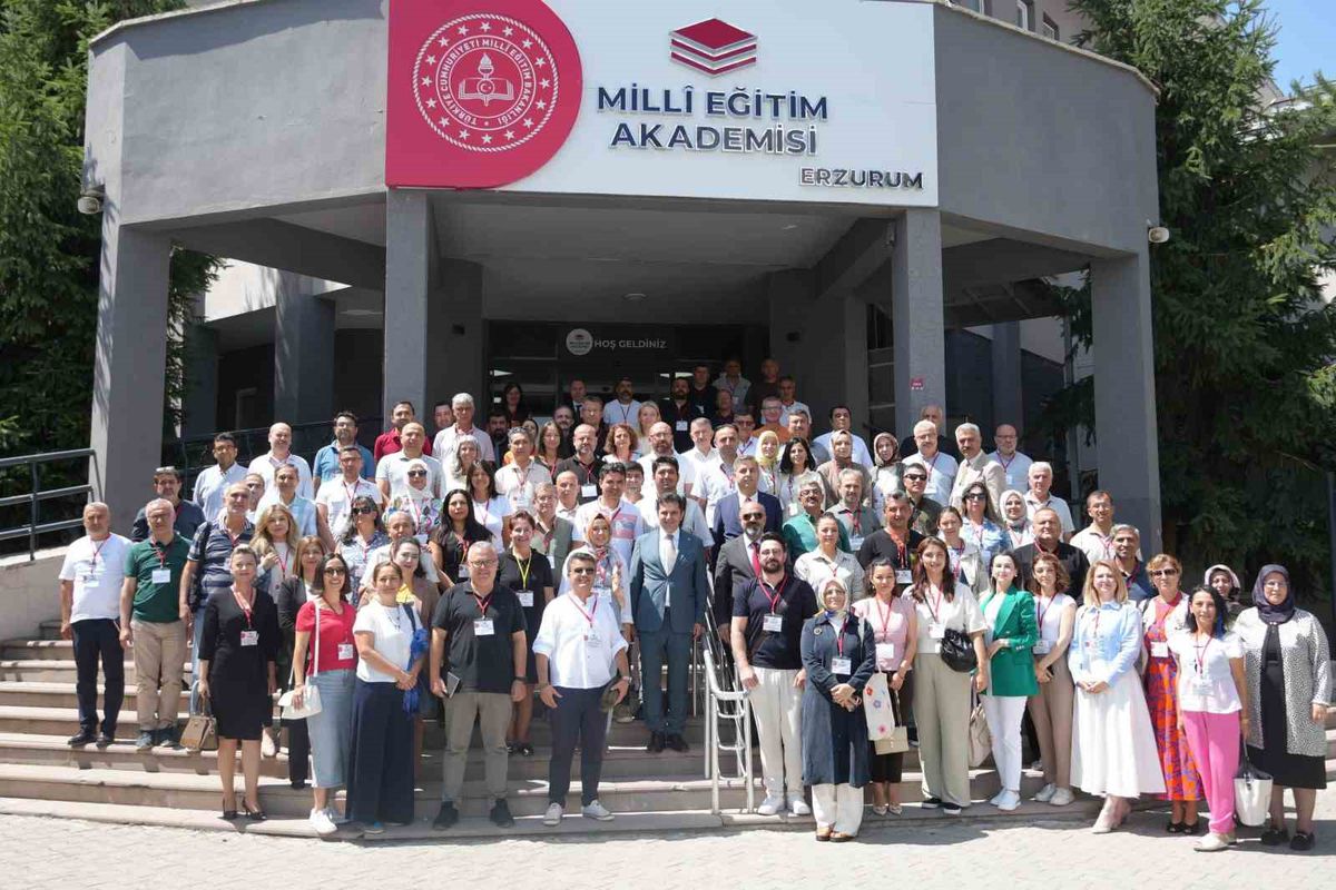 Mesleki ve Teknik Eğitimde Türkiye Yüzyılı Maarif Modeli Öğretmen Eğitici Eğitimi Erzurum'da Devam Ediyor