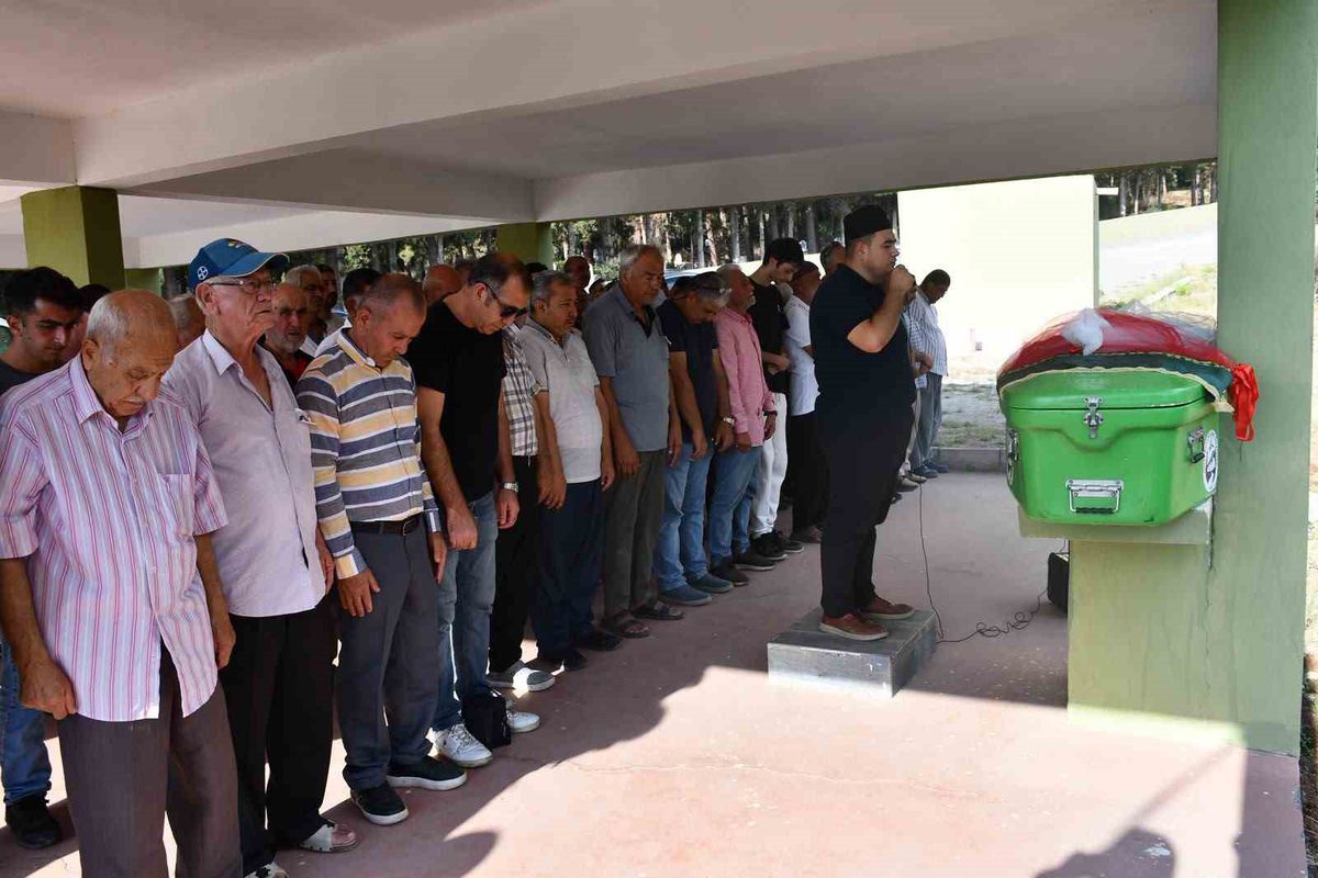 Hatay'da feci kaza: Ecem son yolculuğuna gelinliğiyle uğurlandı