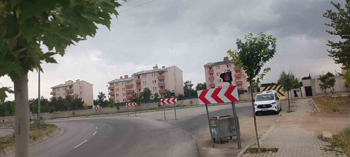 Patnos'ta Trafik Güvenliği İçin Yol Düzenleme Çalışmaları