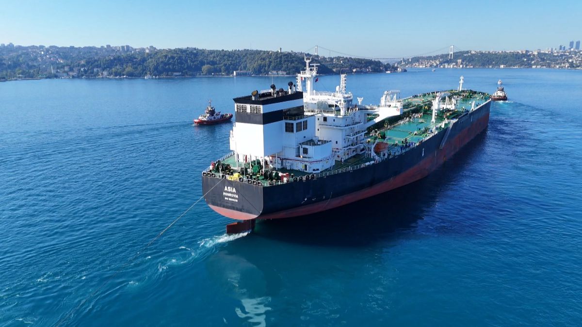 İHA Saldırısına Uğrayan Tanker İstanbul Boğazı'ndan Geçiyor