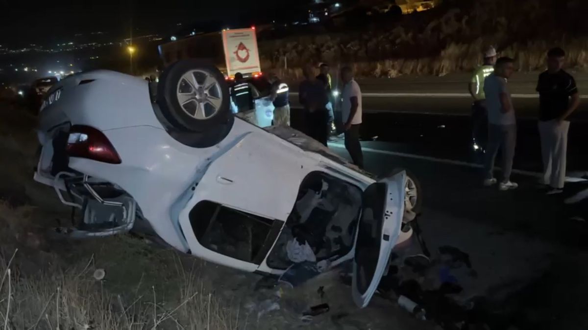Birecik'te Kafa Kafaya Çarpışan Otomobillerde 3 Kuzen Öldü