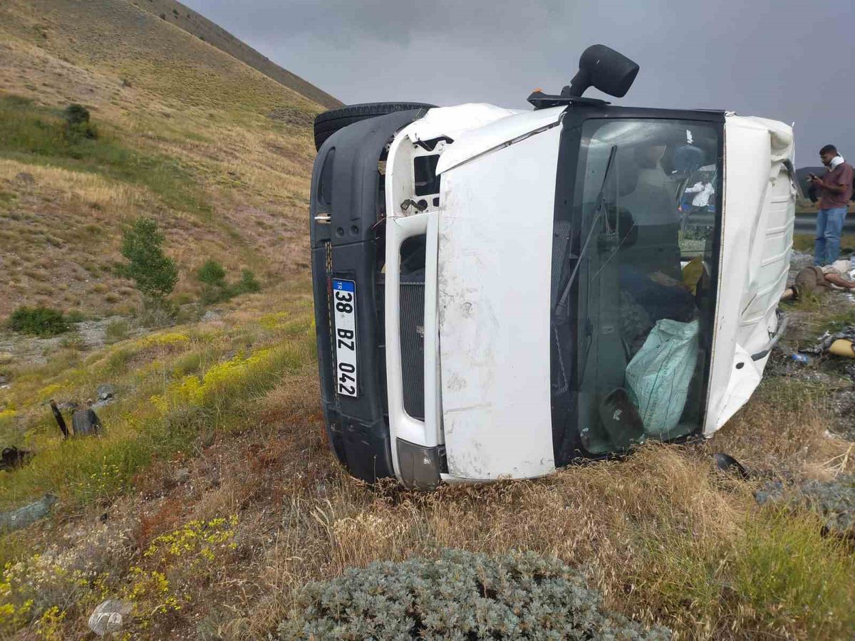 Sivas'ta Kaza: 5'i Çocuk 11 Yaralı