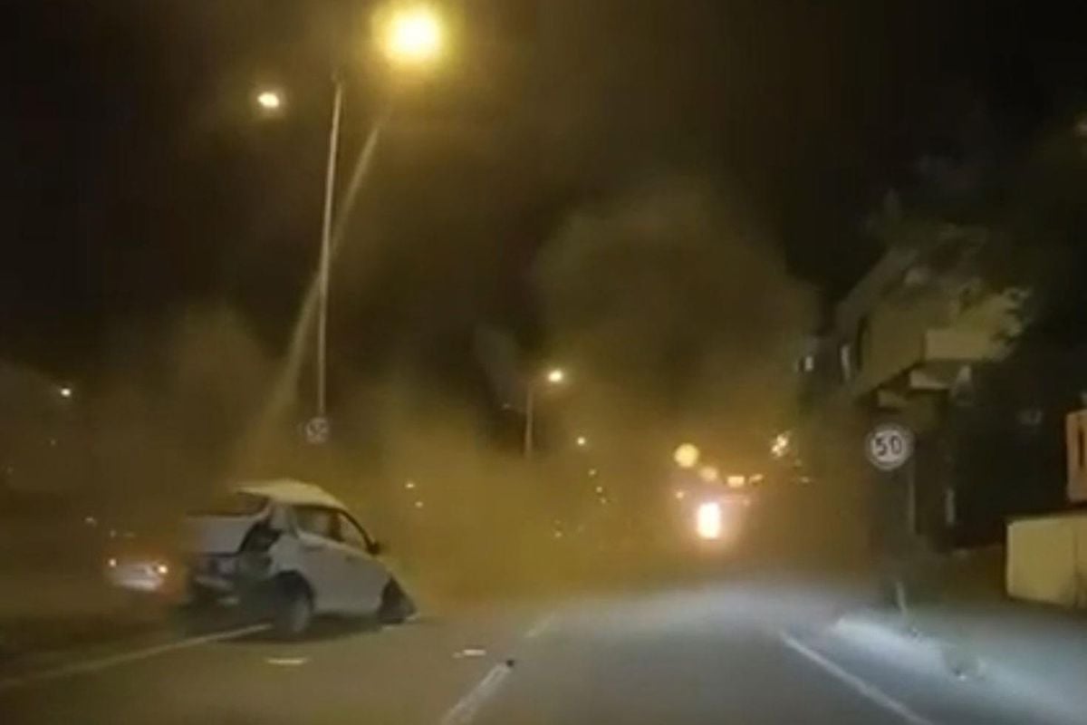 Otoyolda makas atarak giden 17 yaşındaki genç, feci kazada yaşamını yitirdi