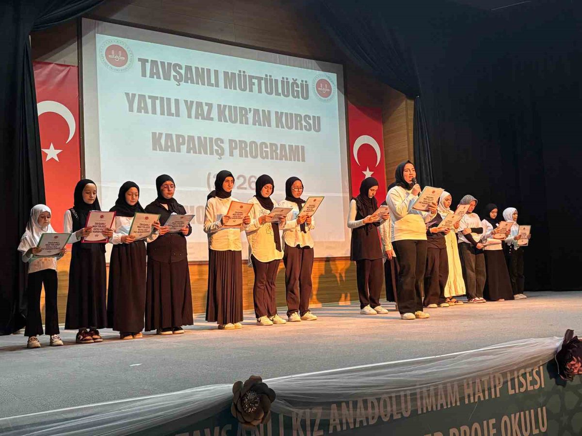 Tavşanlı'da Yatılı Yaz Kur'an Kursu Kapanış Programı Büyük Coşkuyla Gerçekleştirildi