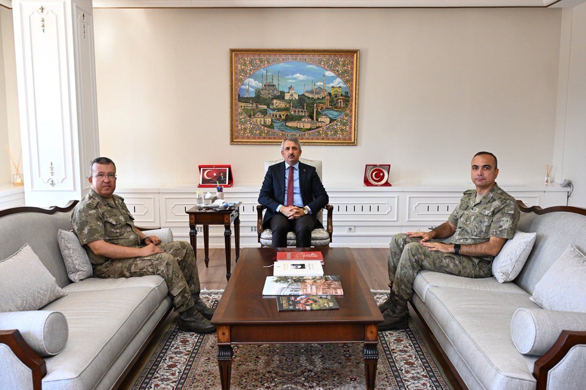 Tümgeneral Kolcu ve Tuğgeneral Sarp'tan Edirne Valisi Sezer'e ziyaret