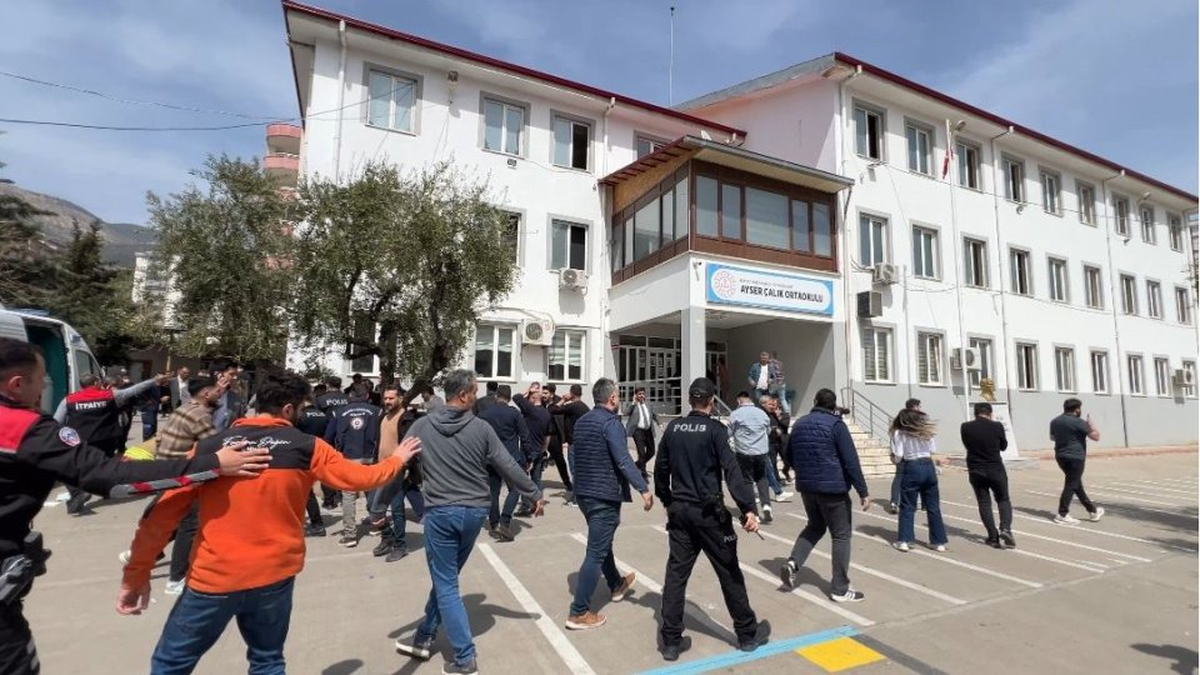 Financial Times: Türkiye'de gençler arasında şiddet, çeteleşme ve gelecek kaygısı