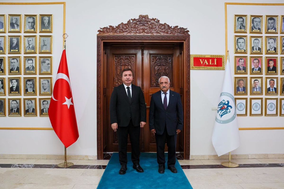 Erzincanlı Kanaat Önderi Hüseyin Uğurlu, Vali Aydoğdu'yu Ziyaret Etti