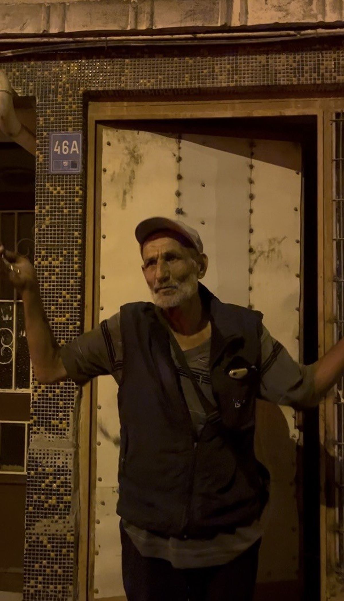 Şaka Kilitli Kapı, Gece Yarısı Mahsur Bıraktı
