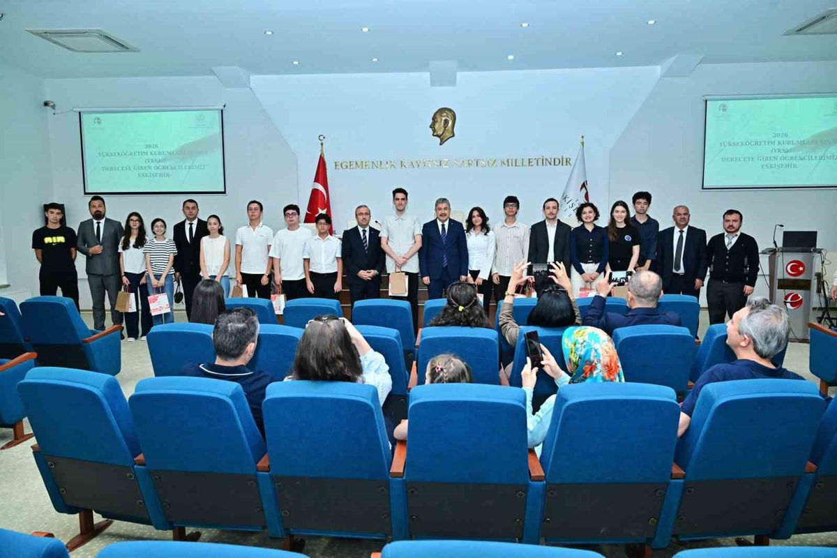 Eskişehir Valisi Yılmaz, YKS ve LGS'de Dereceye Giren Öğrencileri Kabul Etti