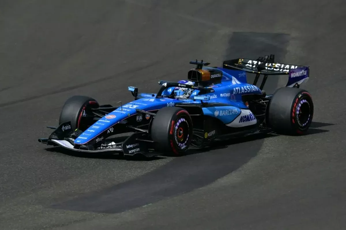 Albon, Williams'ta 2027'ye Kadar Kalıyor