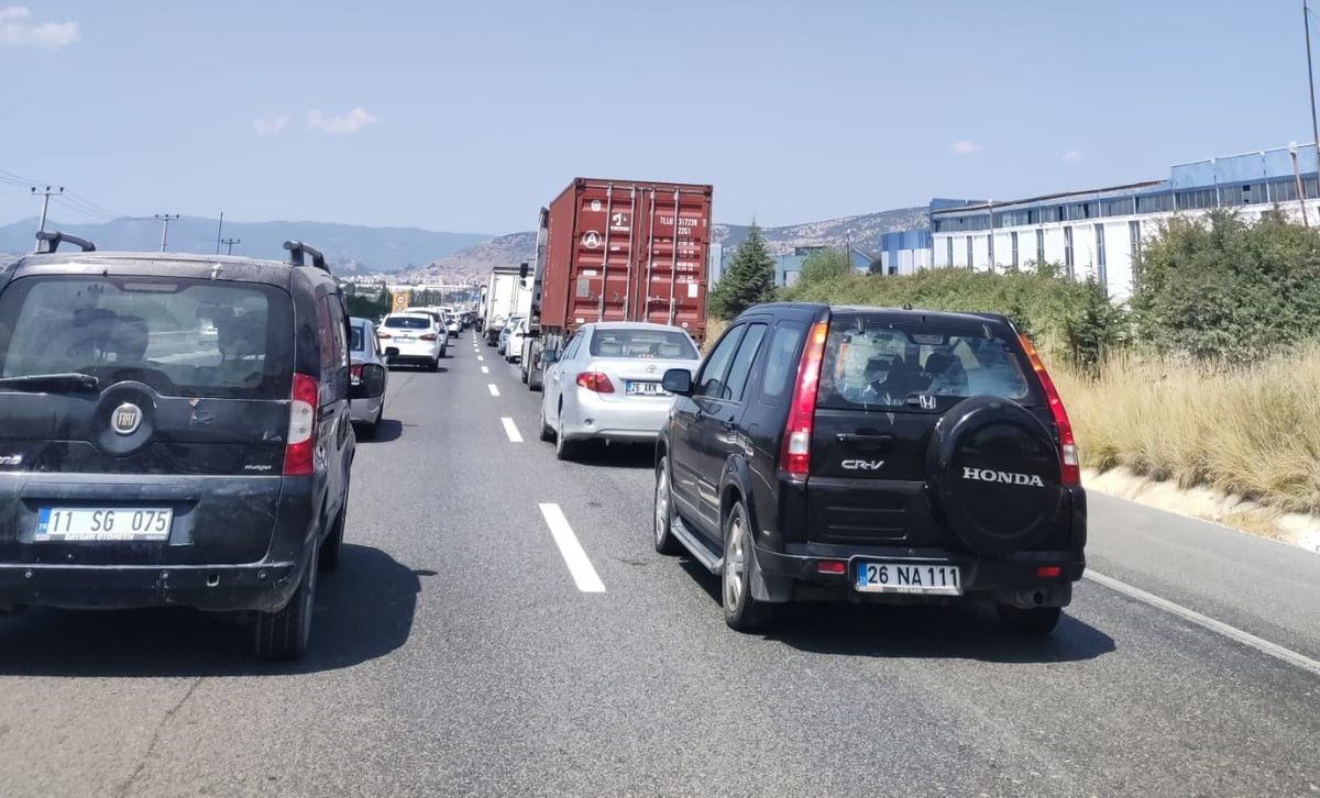 Bilecik'te Yol Çalışması Uzun Araç Kuyruklarına Neden Oldu