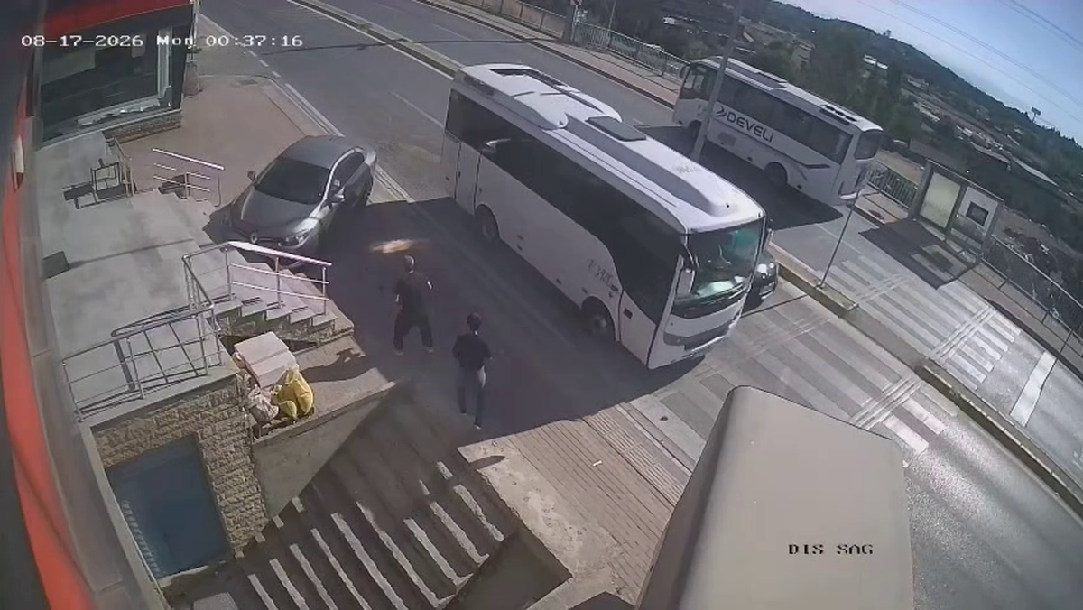 Darıca'da otomobil merdiven boşluğuna uçtu: 2 kişi son anda kurtuldu