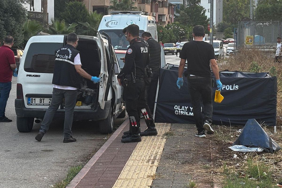 Adana’da alacak verecek kavgası kanlı bitti: Baba ve oğlu öldü, anne yaralı