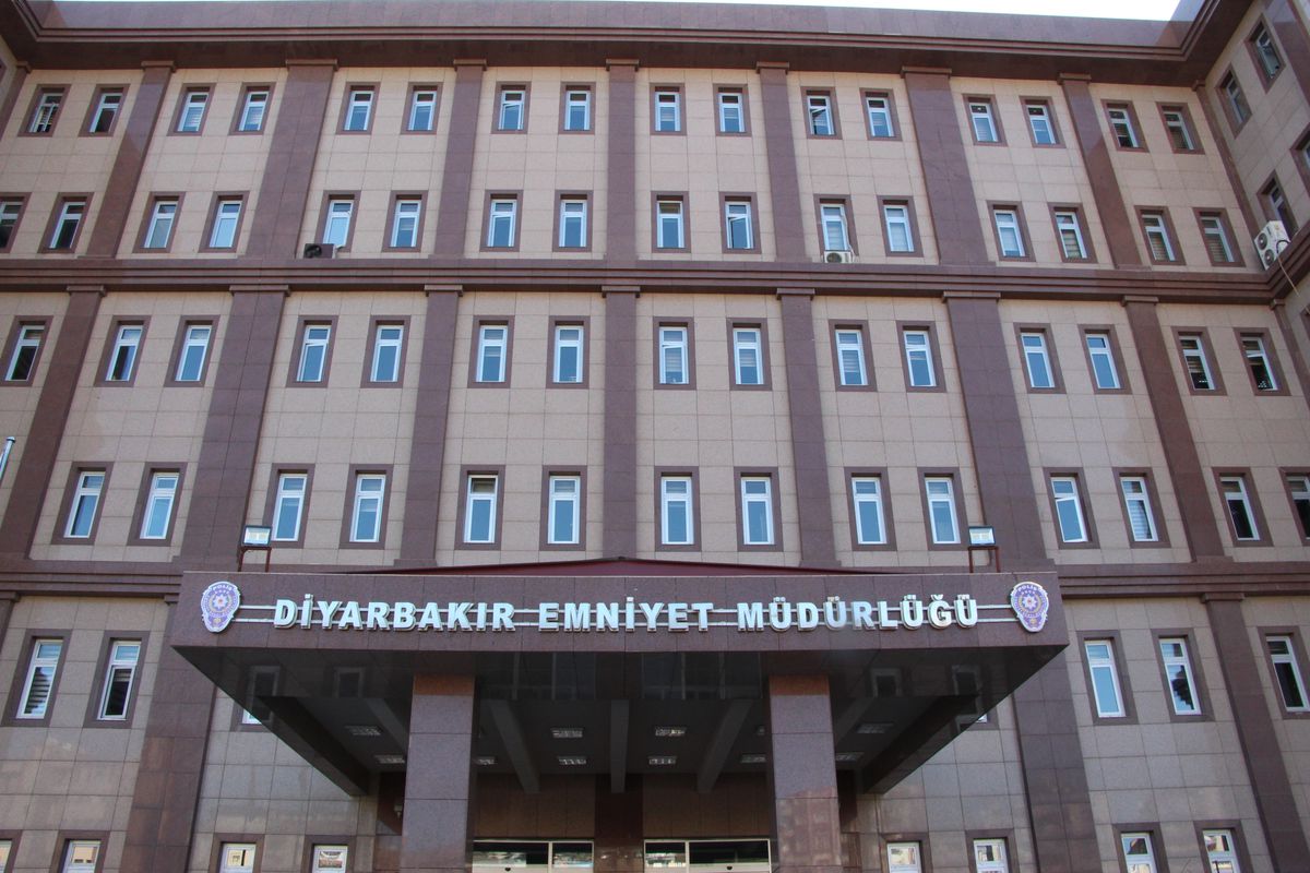 Diyarbakır'da kafe saldırısının şüphelisi gözaltına alındı