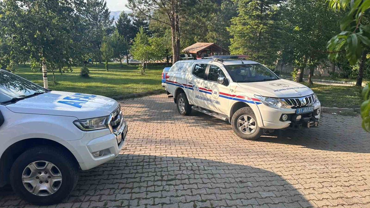 Aladağlar'da Düşen İngiliz Dağcı Helikopterle Kurtarıldı
