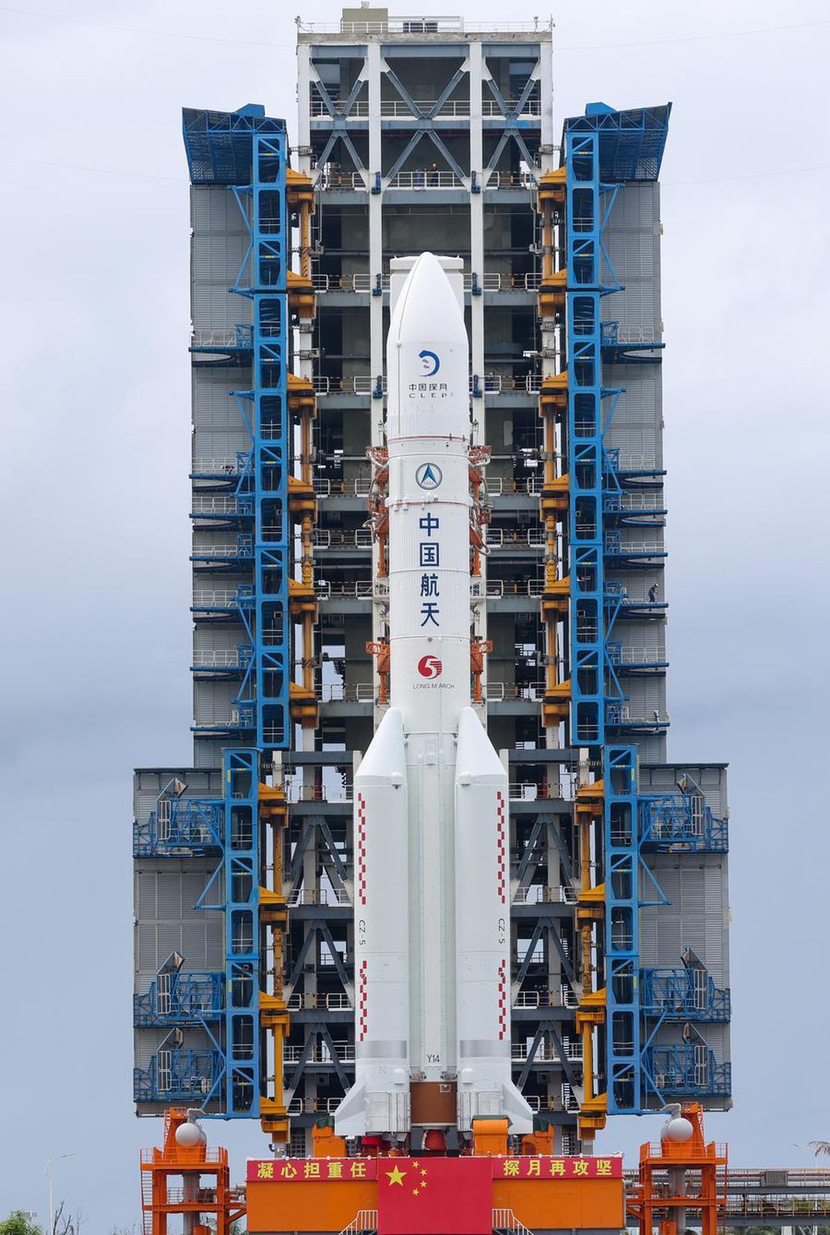 Çin, Chang'e-7'yi Ay'a Göndermek İçin Fırlatma Alanına Taşıdı