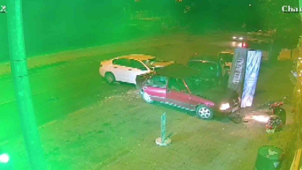 Denizli'de Alkolü Sürücü Kazası: Araçları Biçti, Güvenlik Kamerasında