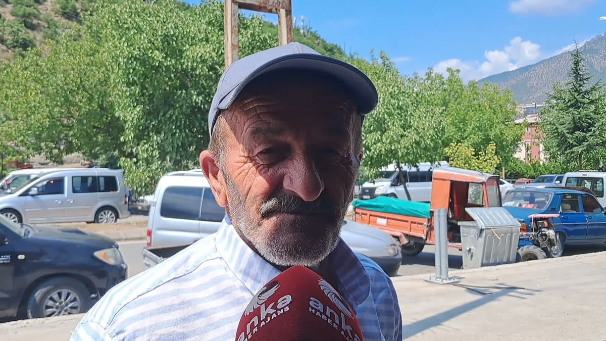 Ardanuç Pazarında Emeklilerin Feryadı: 'Vatandaş Dayanmıyor, Yaşanacak Gibi Değil'