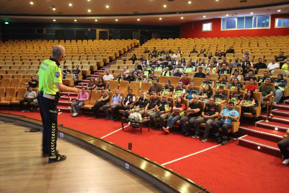 Aydın'da Motosiklet Sürücülerine Güvenli Sürüş Eğitimi