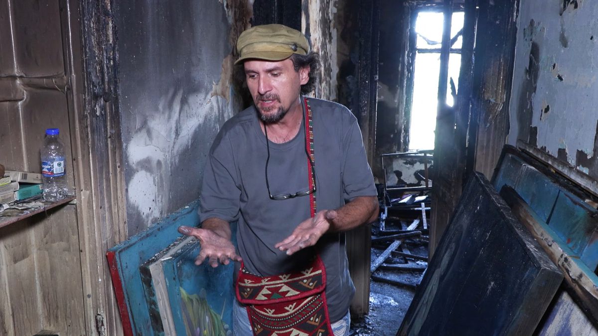 Ressamın 20 Yıllık Emeği Havai Fişekle Kül Oldu