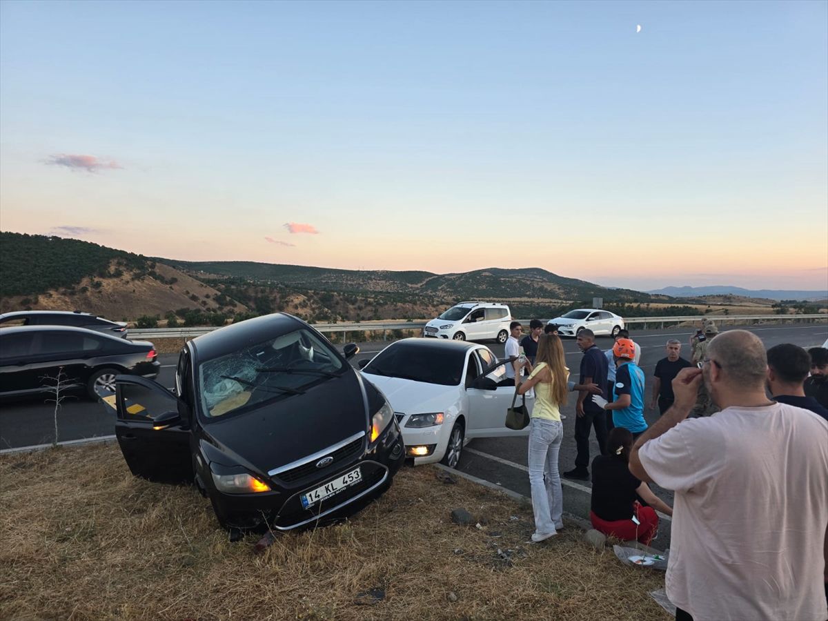 Bingöl'de İki Araç Çarpıştı: 3 Yaralı
