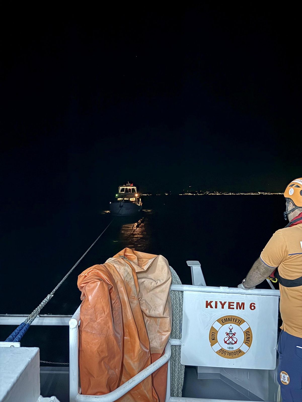 Bodrum'da Arıza Yapan Tekne Gümbet'e Yanaştırıldı