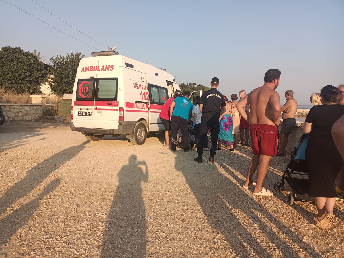 Saros Körfezi'nde Boğulma Tehlikesi: İki Kardeş Sahildeki Doktor Sayesinde Kurtarıldı