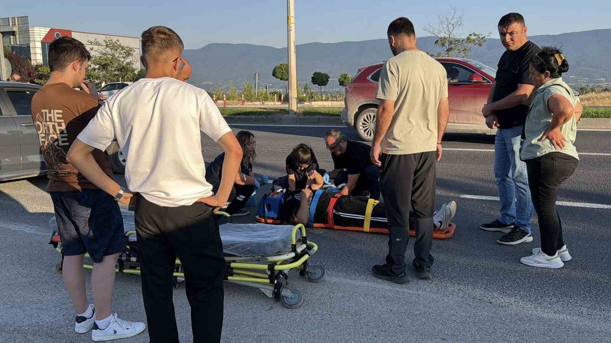 Bolu'da Motosiklet ile Otomobil Çarpıştı: 2 Yaralı