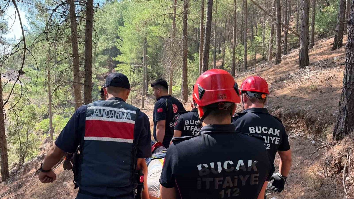 Bucak'ta Sızgıla Otu Toplarken Kayalıklardan Düşen Vatandaş Yaralandı