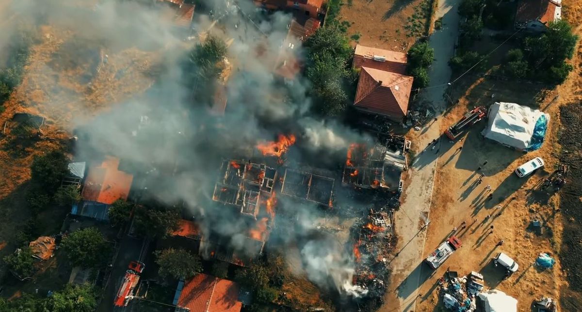 Ilgaz'da yangın: 2 ev, 2 ahır ve 1 samanlık küle döndü