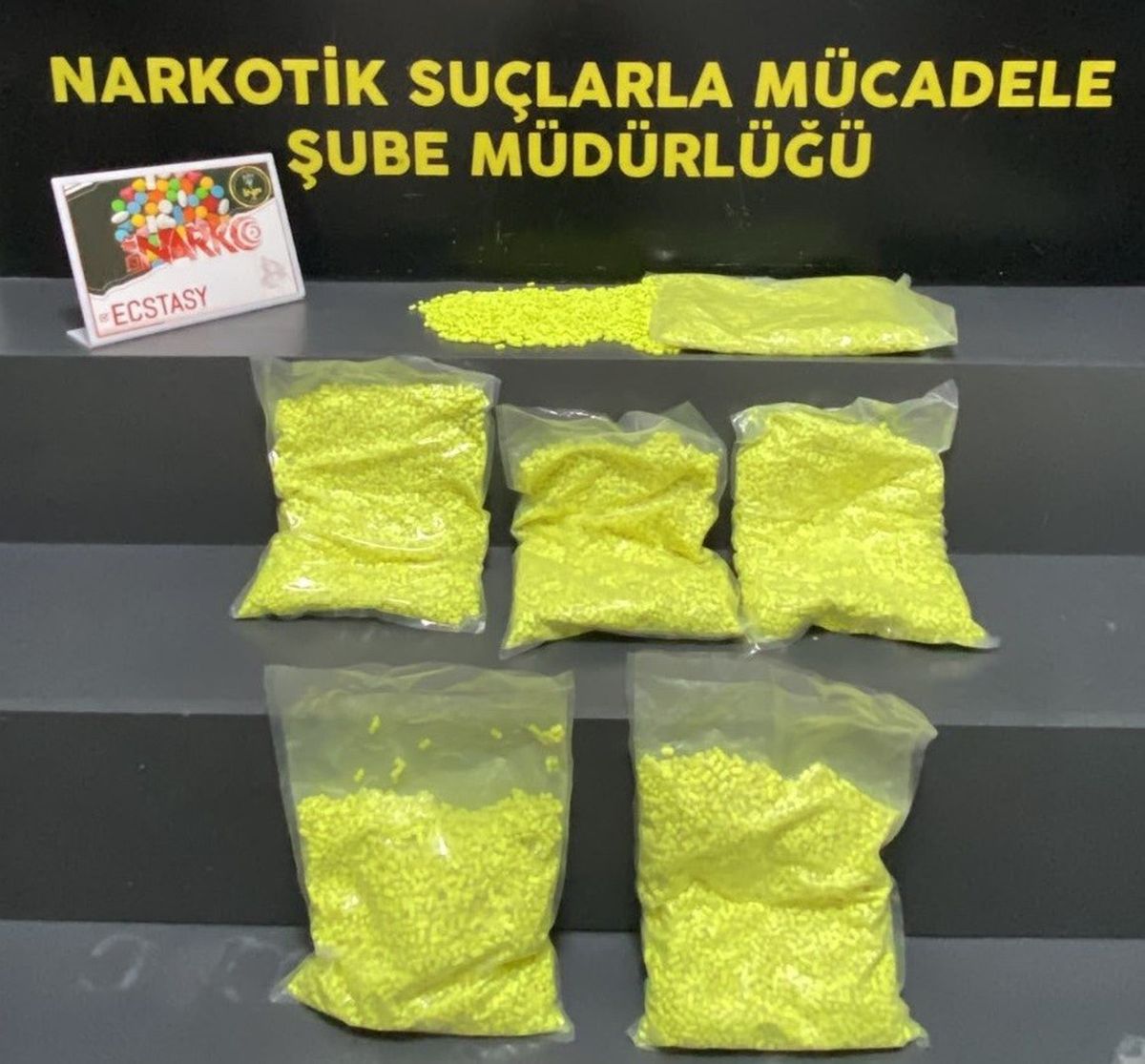 Bornova'da Dev Uyuşturucu Operasyonu: 31 Bin Hap Ele Geçirildi