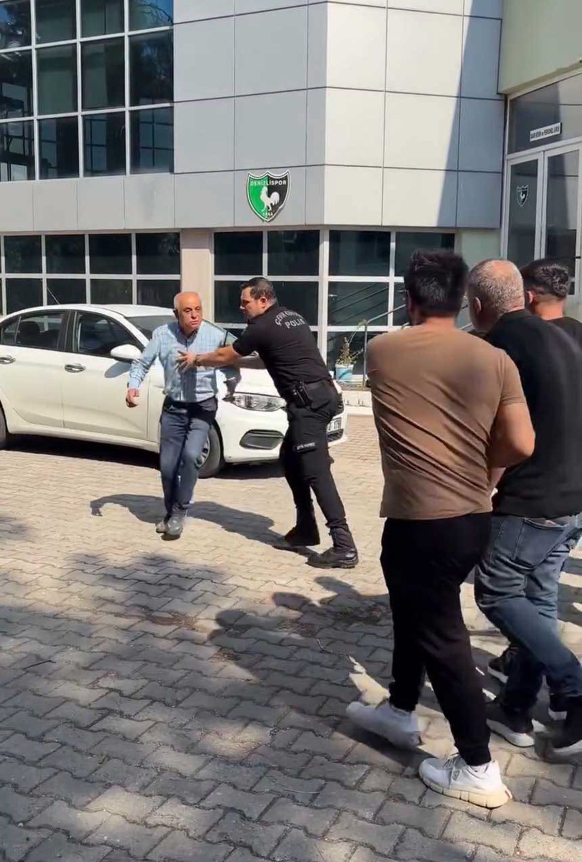 Denizlispor'da Taraftar ve Başkan Arasında Gerginlik