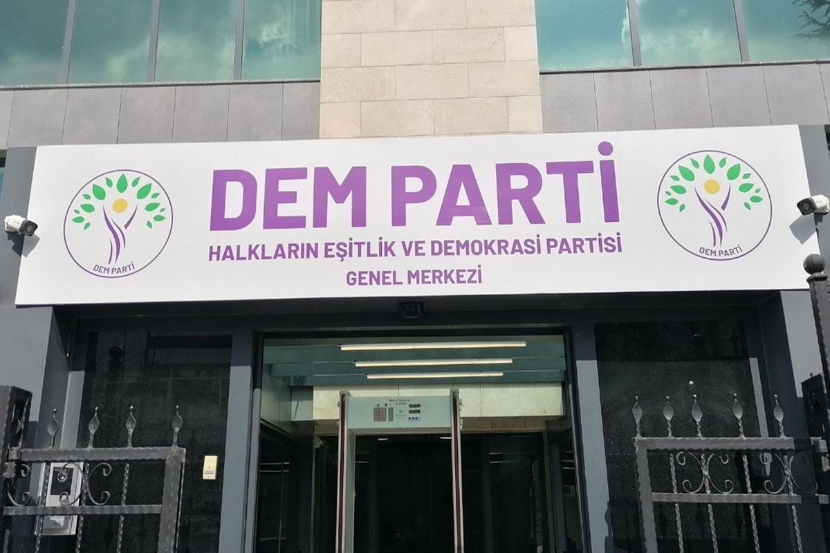 DEM Parti'den Diyarbakır’da 4 eş başkan hakkında geçici uzaklaştırma kararı