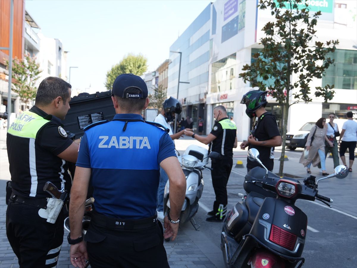 Düzce'de yayalaştırılan caddelerde motosiklet denetimi: 17 ceza