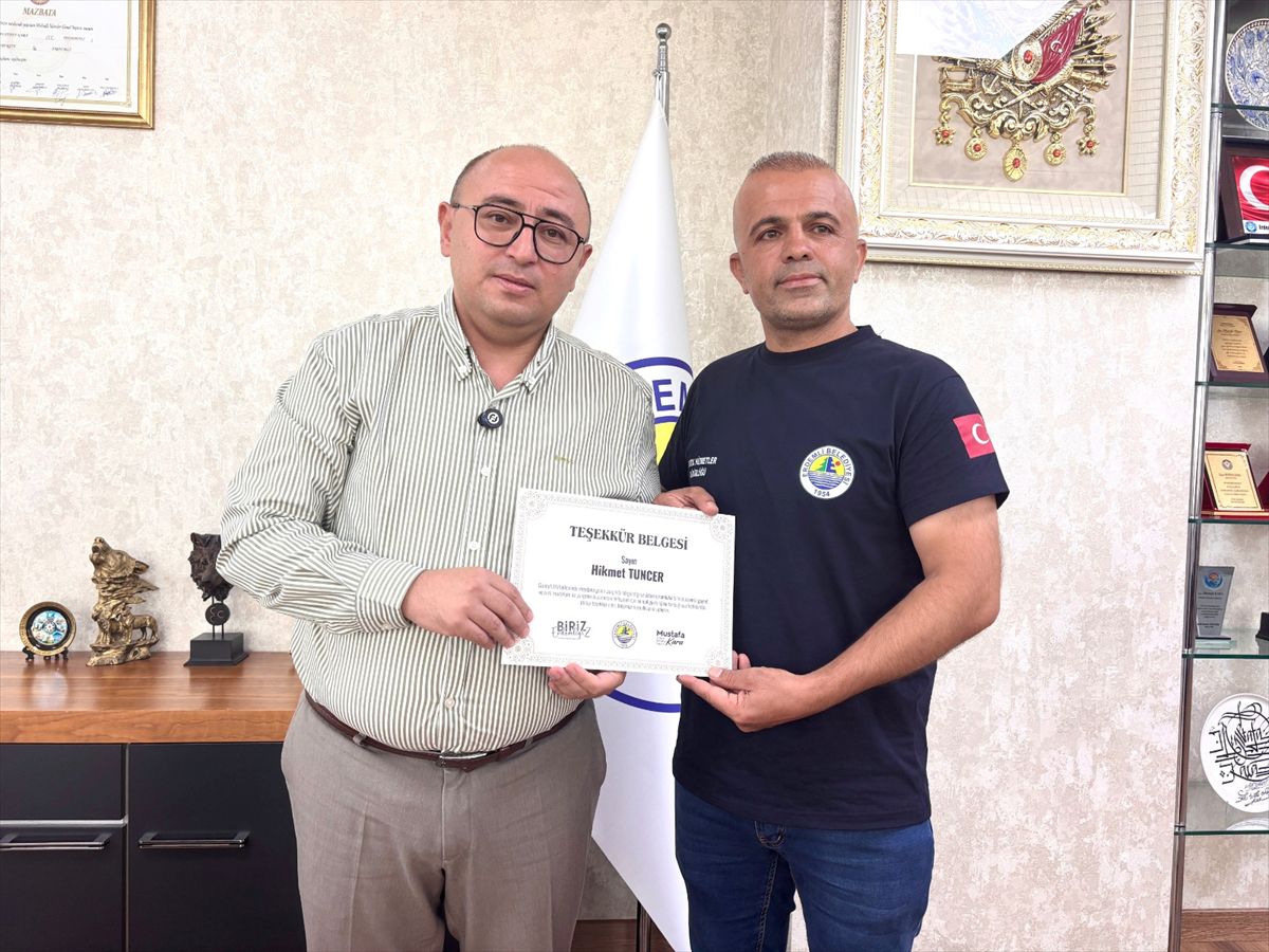 Mersin'de belediye çalışanları yangını söndürdü, teşekkür belgesi aldı