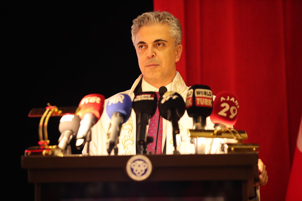 Erzincan Binali Yıldırım Üniversitesi Rektörü Prof. Dr. Kuyrukluyıldız göreve başladı