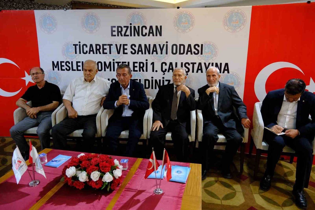 Erzincan'da Dayanıklı Tüketim Sektörü Çalıştayı ve 40 Yılı Aşkın Süredir Ticaret Yapan Üyelere Plaket